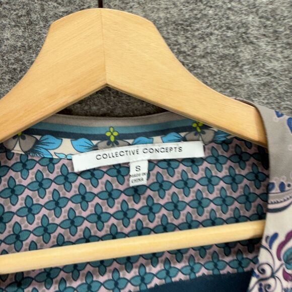 Collective Concepts Shirt Women S Small Gray Floral Button Up V-Neck Long Sleeve - Picture 3 of 7